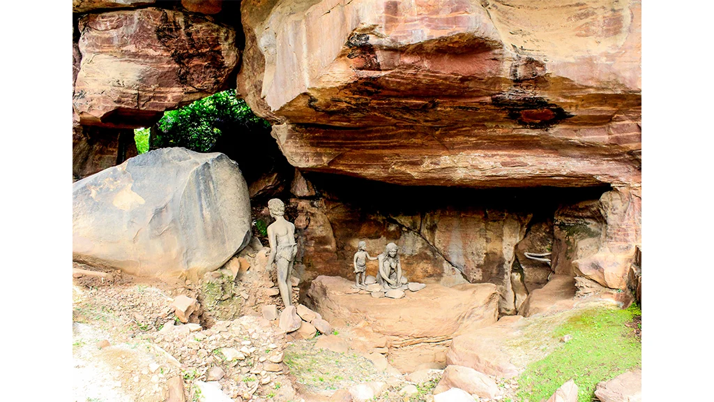 Rock shelter caves at Bhimbetka 