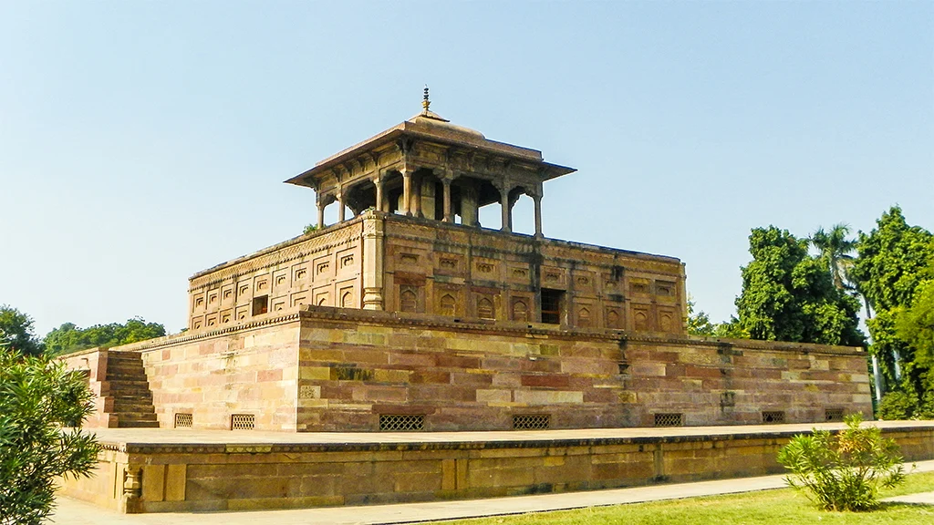 Shah Begum’s tomb 