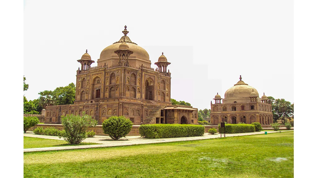 Tomb of Nithaar Begum and Khusro
