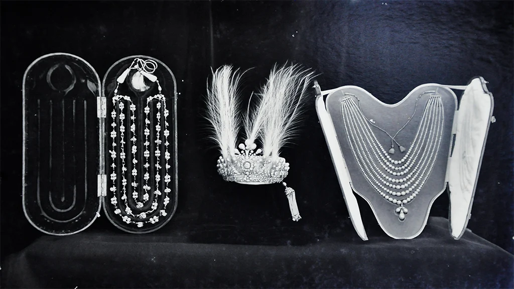 Bajirao’s <i>Naulakha Haar</i> (left) with Darbhanga crown (middle) and a Basra pearl necklace (right)