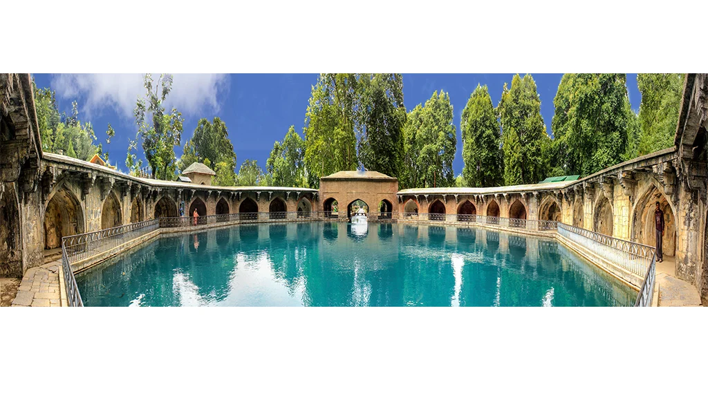 The octagonal pond at Verinag