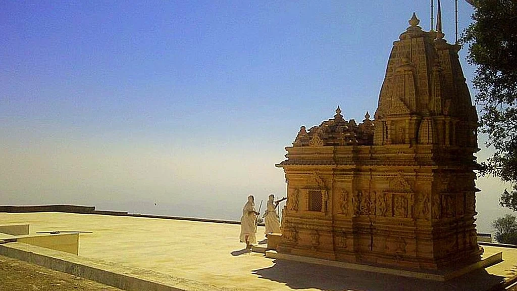 Nuns of Svetambara sect worshiping at Palitana
