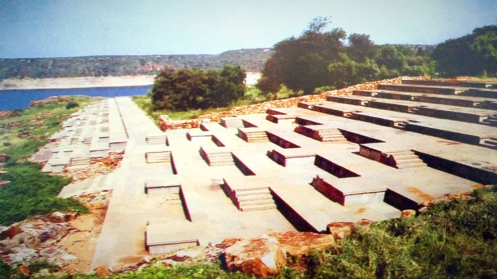 Bathing <i>ghats </i>at<i> </i>Nagarjunakonda