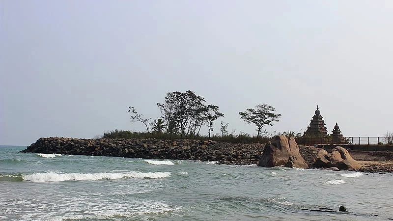 Coast of Mahabalipuram and the Shore temple 