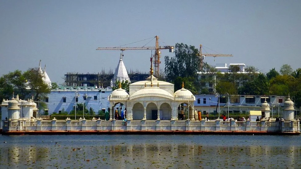 Jal Mandir, Pawapuri