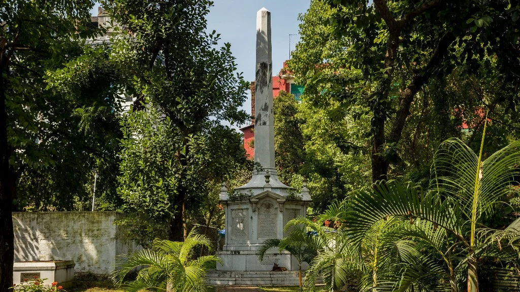 Holwell Monument