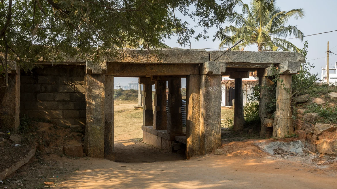 Entrance gateway, Begur fort 