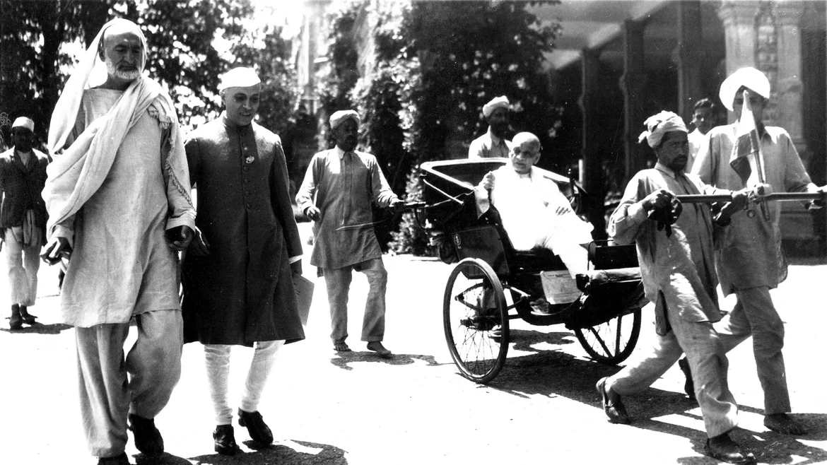 Abdul Gaffar Khan (L) with Jawaharlal Nehru (L) and Sardar Patel (R)