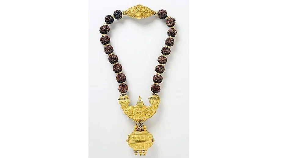 A necklace with pendant containing linga worn by Lingayats