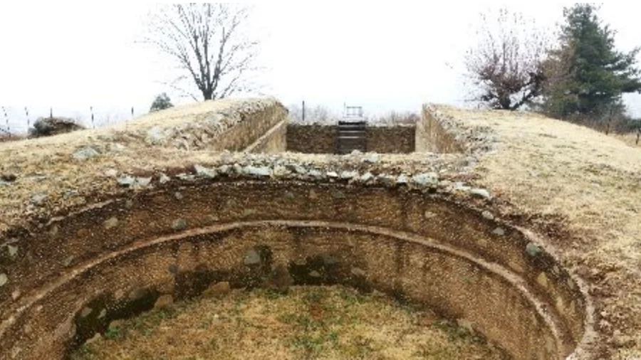 The Round Shrine Type Structure on the Upper Tier