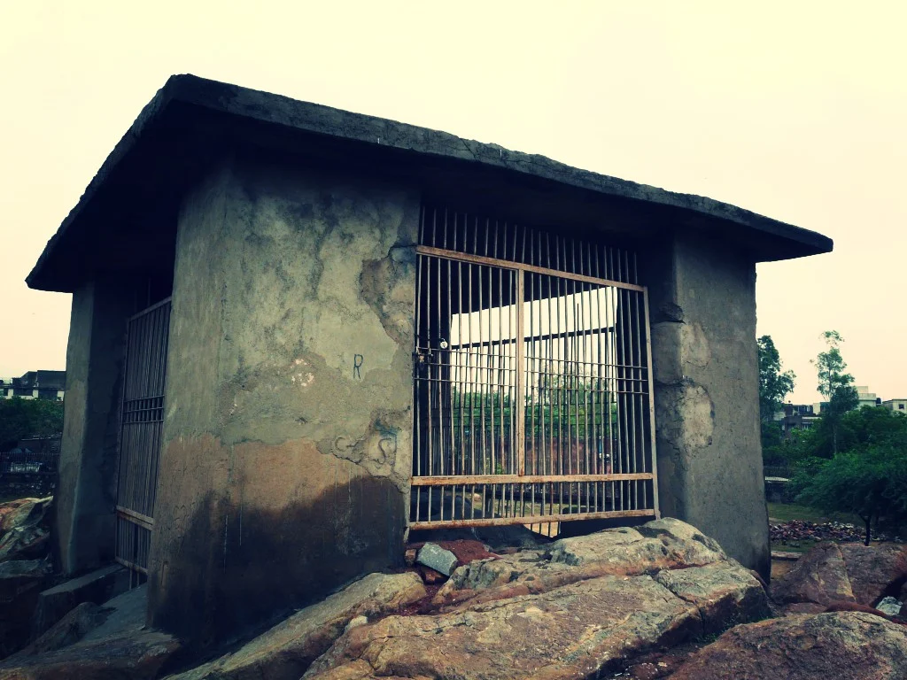Canopy housing Minor Rock Edict I