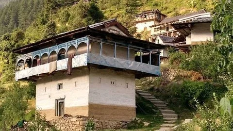 Houses constructed in the <i>kath-kunni </i>style, Himachal Pradesh