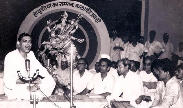 Dinkar reciting at a gathering of India Radio House
