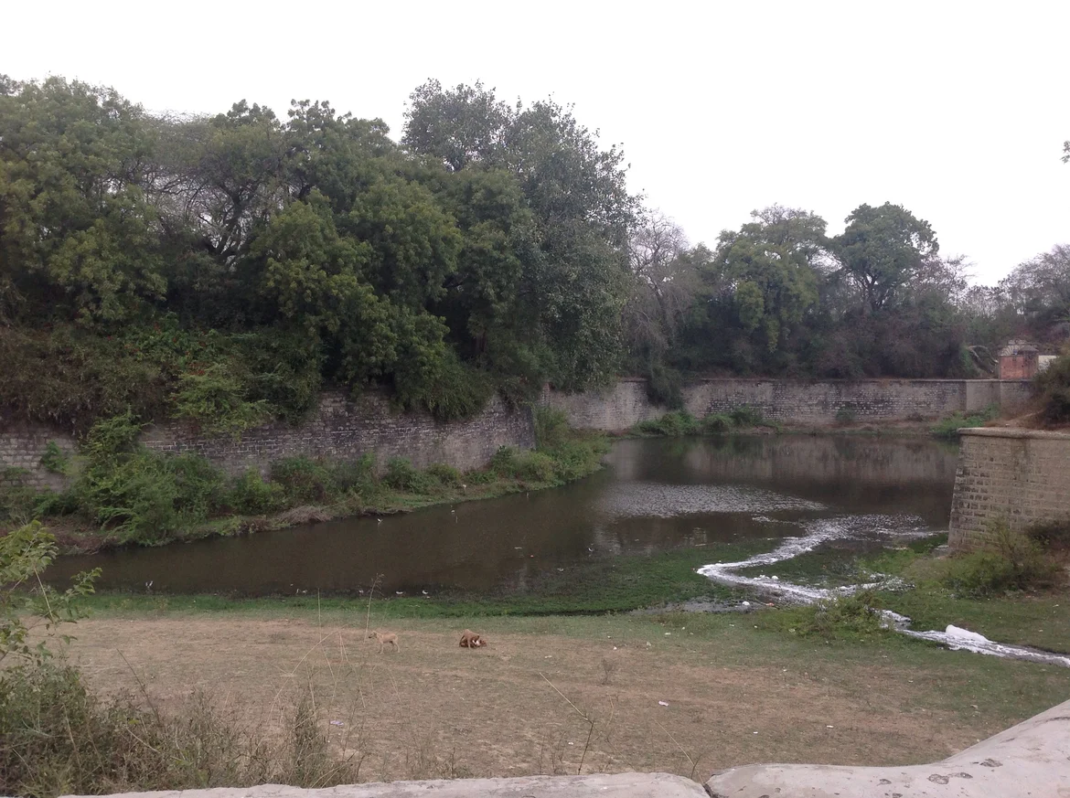Moat with boundary wall, Aligarh Fort