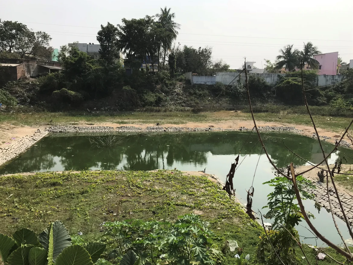 “At Wochuru, there is a very handsome tank, formed by digging a square cavity into the soil.”