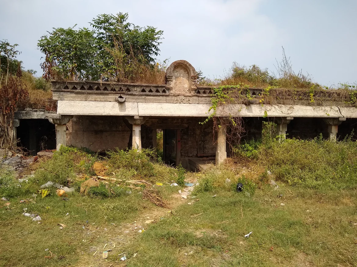“The inn, <i>Choultry, </i>or <i>Chatram, </i>of Vira Oermal Pillay consists of two sqaure courts enclosed by low buildings, which are covered with a tiled roof, and divided into small apartments for the accomodation of travellers.”
