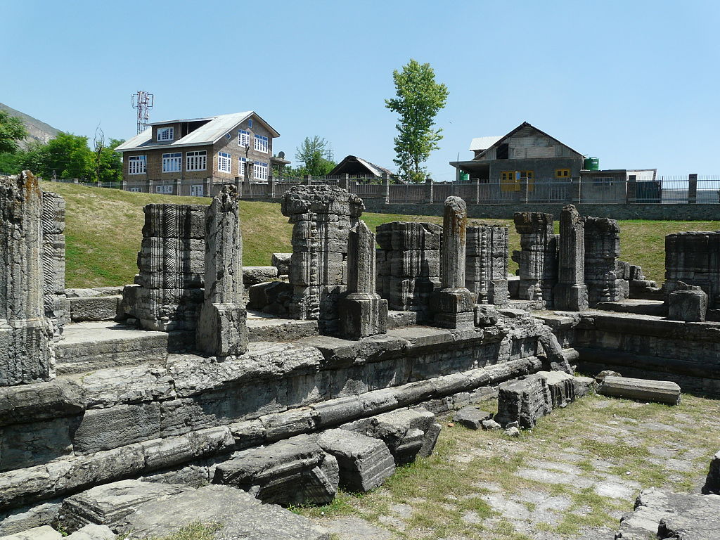 Temple colonnade and cells in closure walls