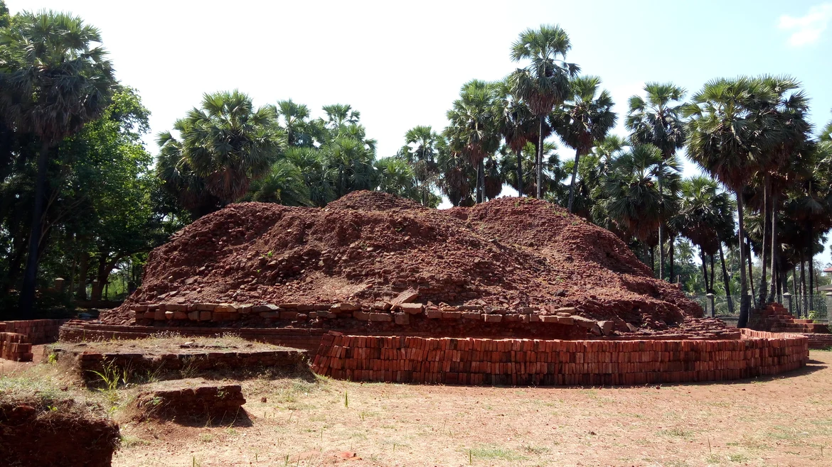 The mound of the Sopara Stupa