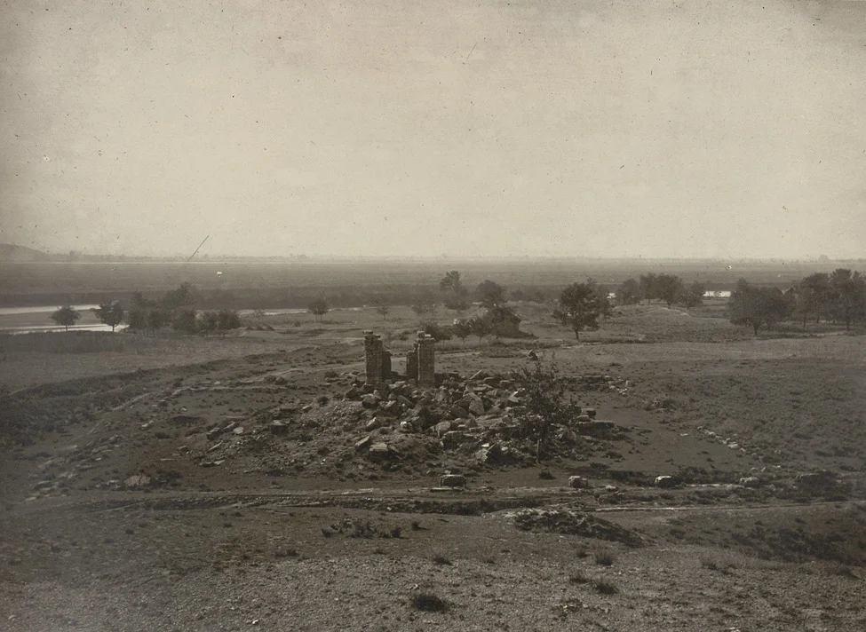 Photograph of the temple ruins (1868)