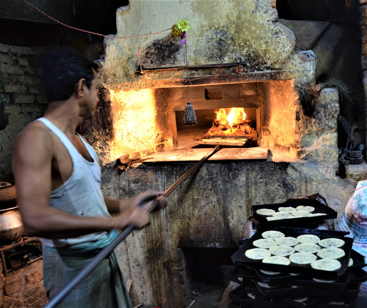 Mominpore Bakery