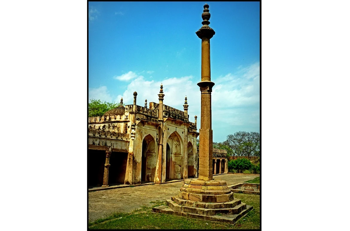 Shahi Masjid and the pillar of Ibrahim Shah
