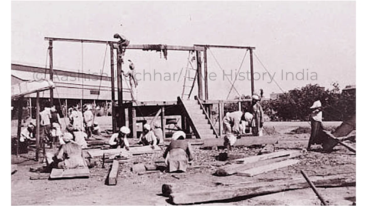 Flopping booth used for punishment (1)