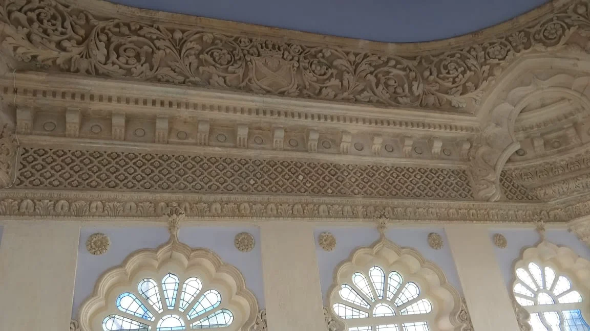 Floral patterns in the interior