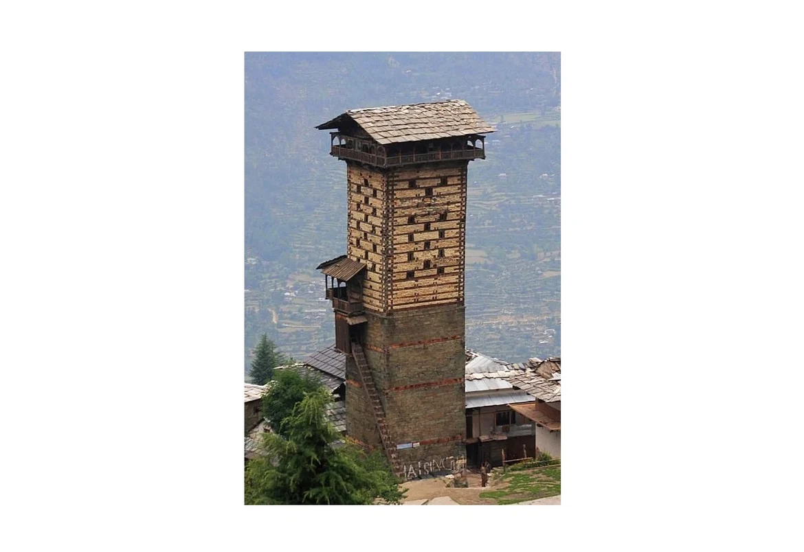 The architecture of the Kothi- one can see Dhol Maide in the lower half and Kath Kuni in the upper half