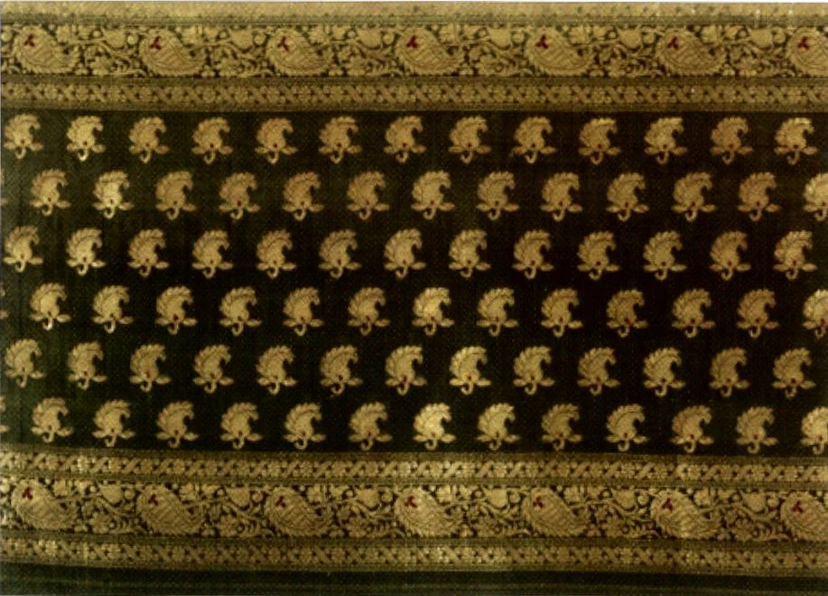 Sari with classic motifs in Zari