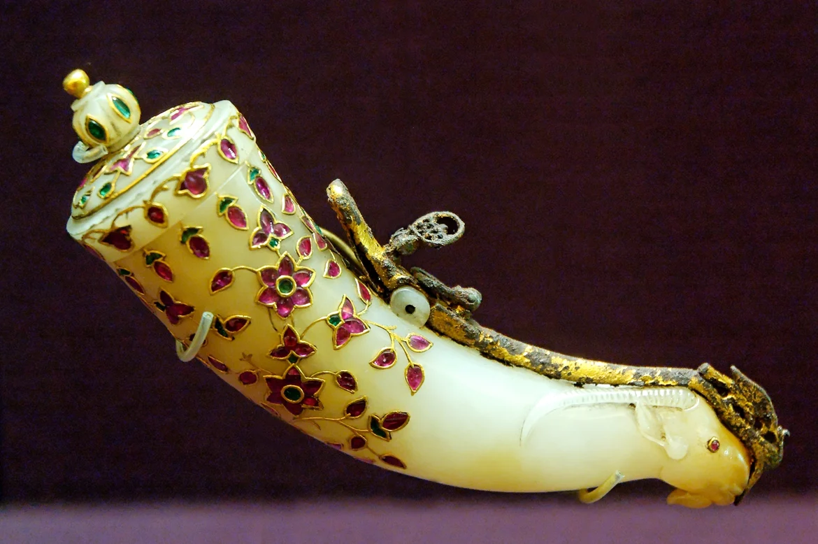 Mughal Gunpowder Horn, 17th Century CE