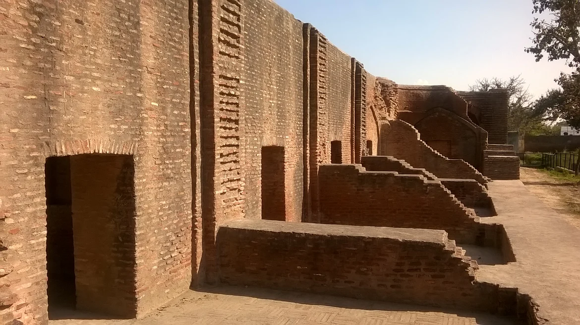 The stable in the <i>sarai</i>