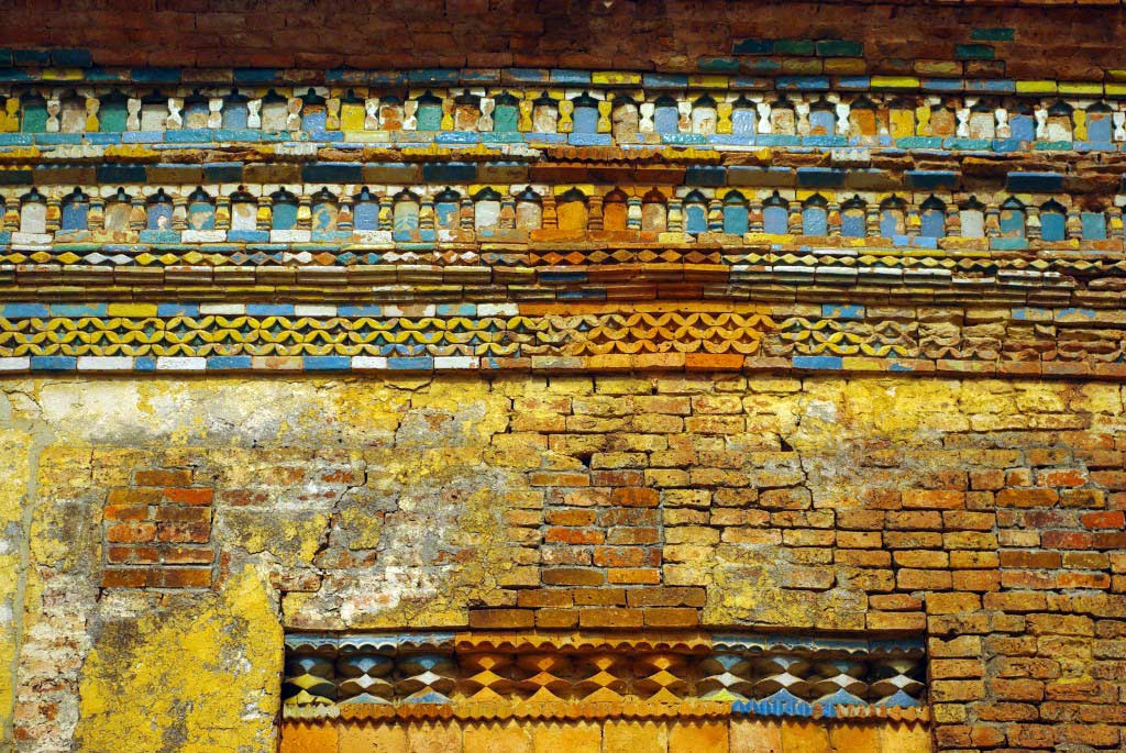 A wall of the Gumti gate
