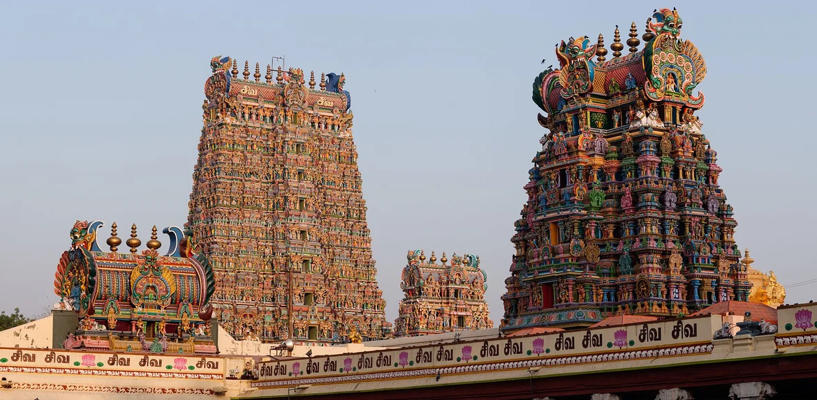 Meenakshi temple has 14 colorful <i>gopuras</i>