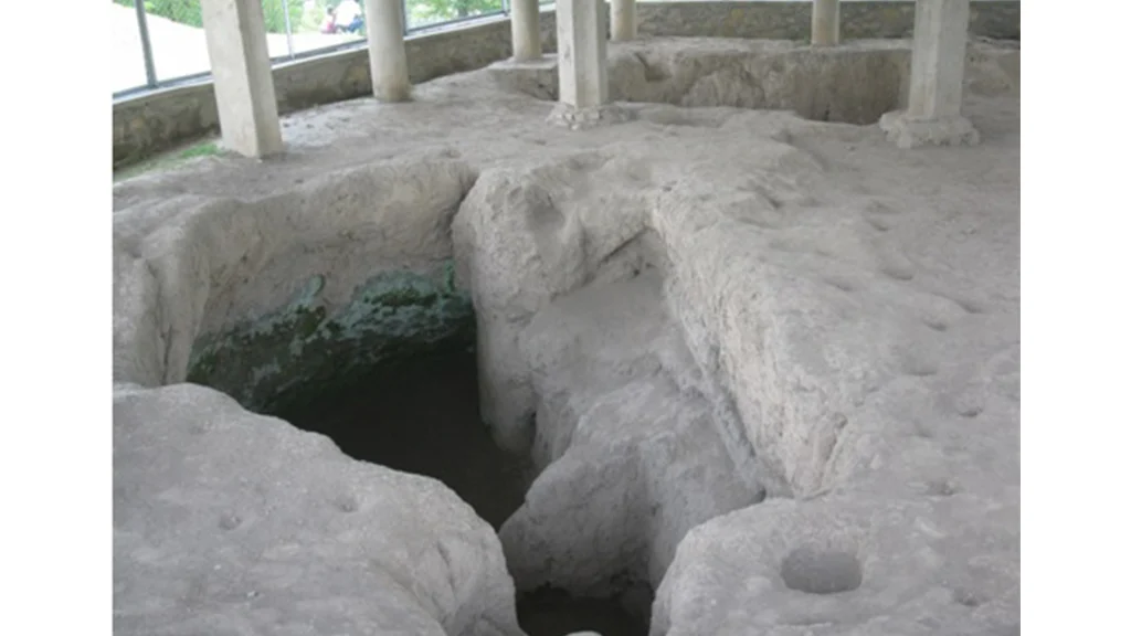 The pit dwellings at Burzahom