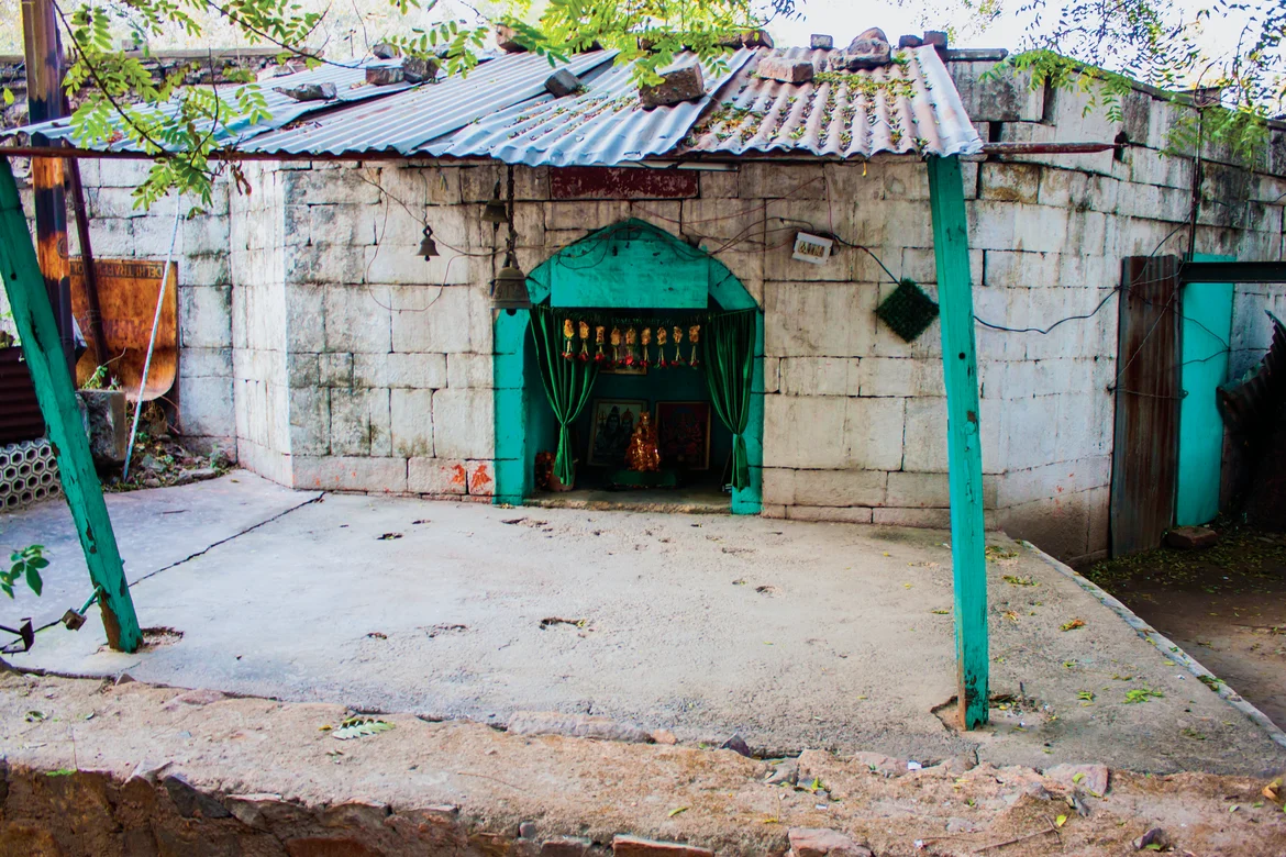 Small temple near the baoli