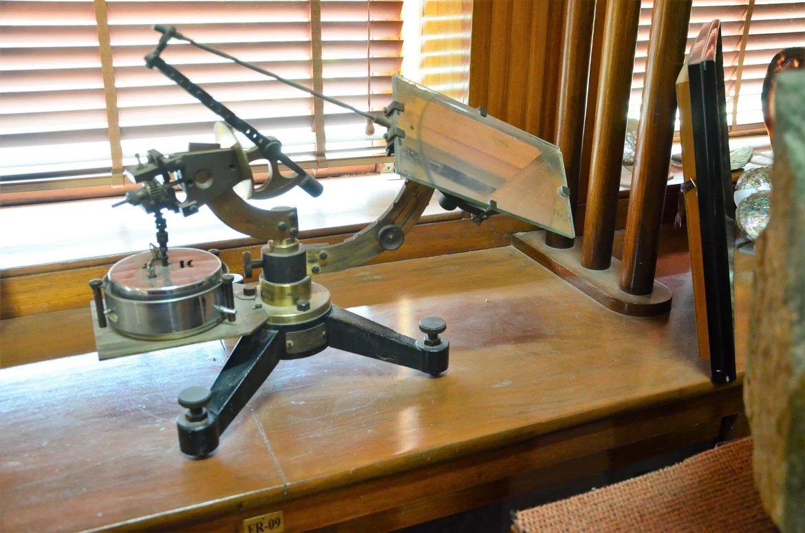 Innovative Heliostat made at RRI in early years of no electricity