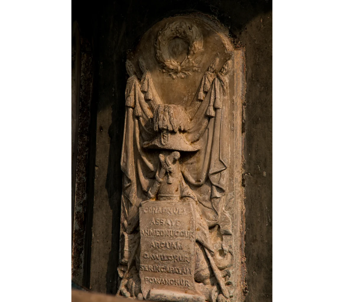 Plaque mentioning battles of Assaye, Ahmednuggur, Argaum, Gawilghur, Seringapatnam, Powanghur