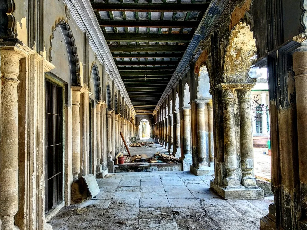 The long corridor of Hooghly Imambara