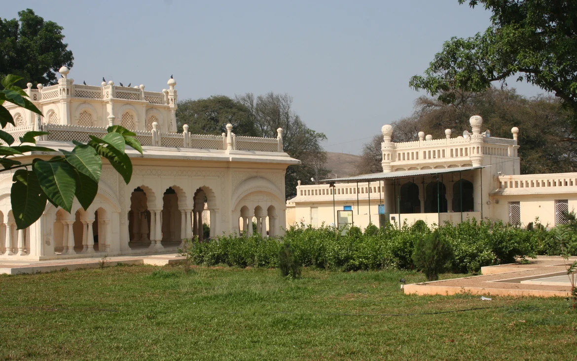 Mah Laqa Bai’s tomb