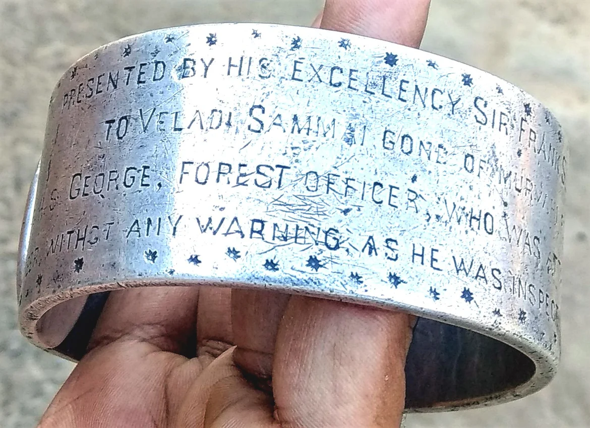 Silver armlet with Sama’s valiant act incribed over it