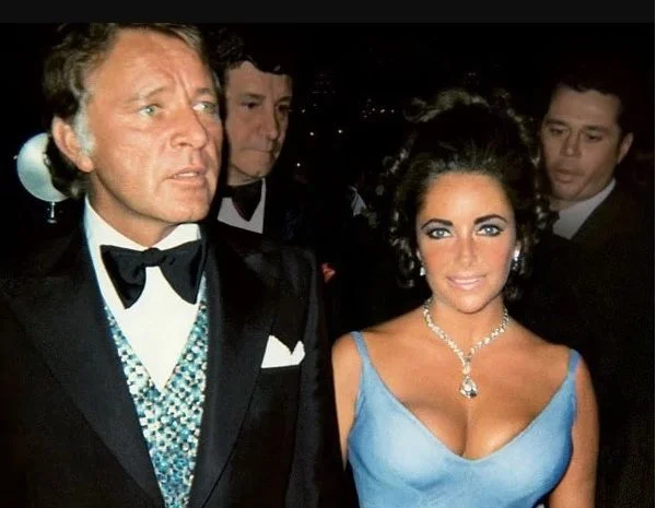 Elizabeth Taylor wearing the Taylor-Burton diamond necklace