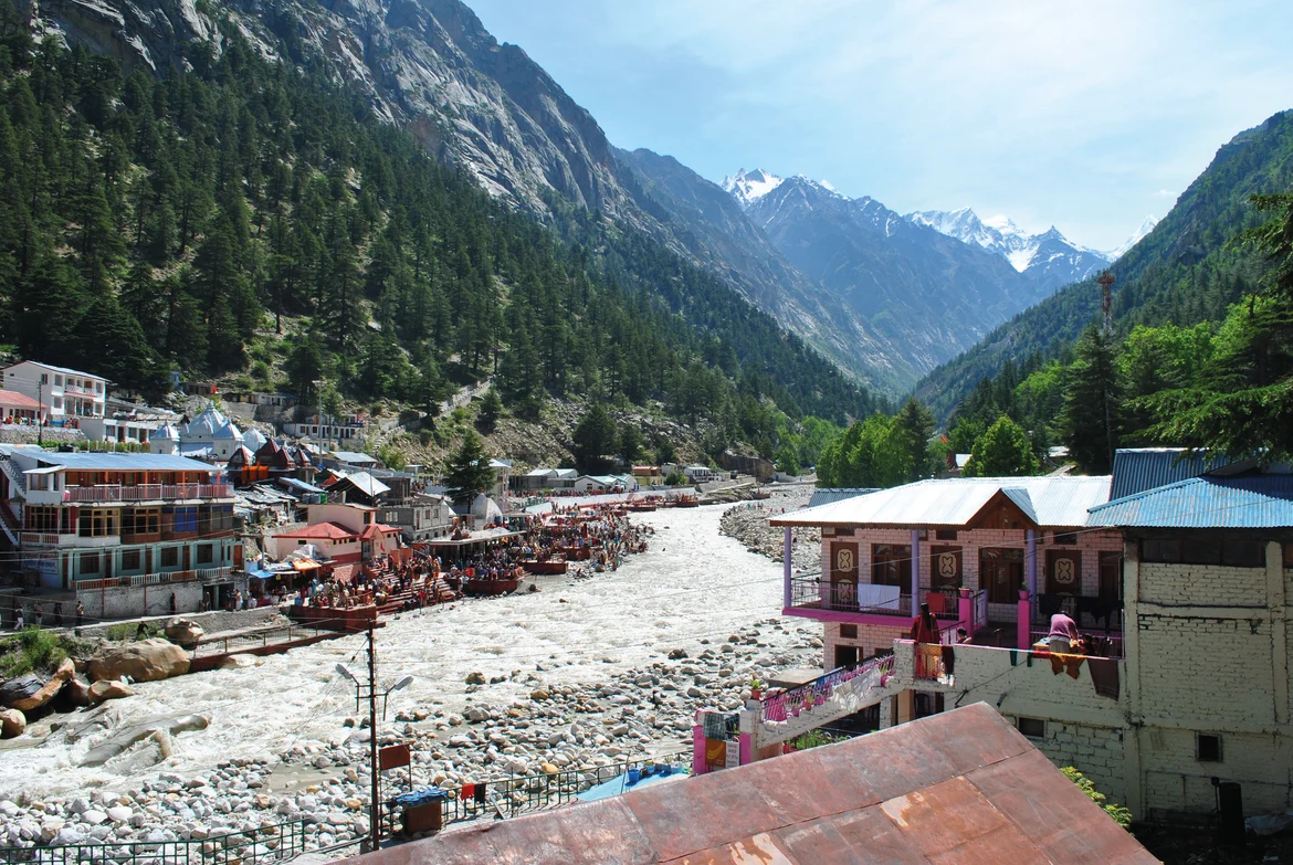 Settlements along the river