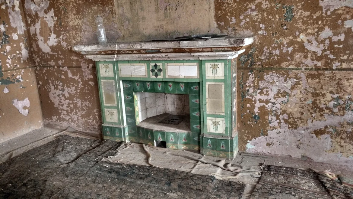 The peeled off paint in the palace