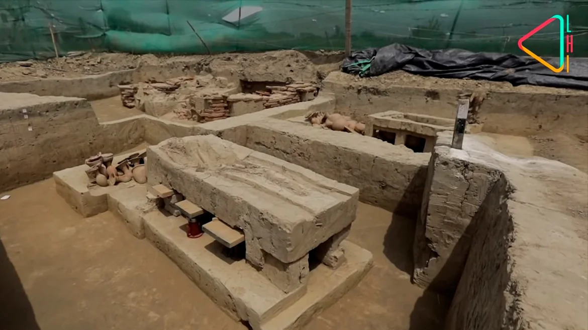 Sanauli burial