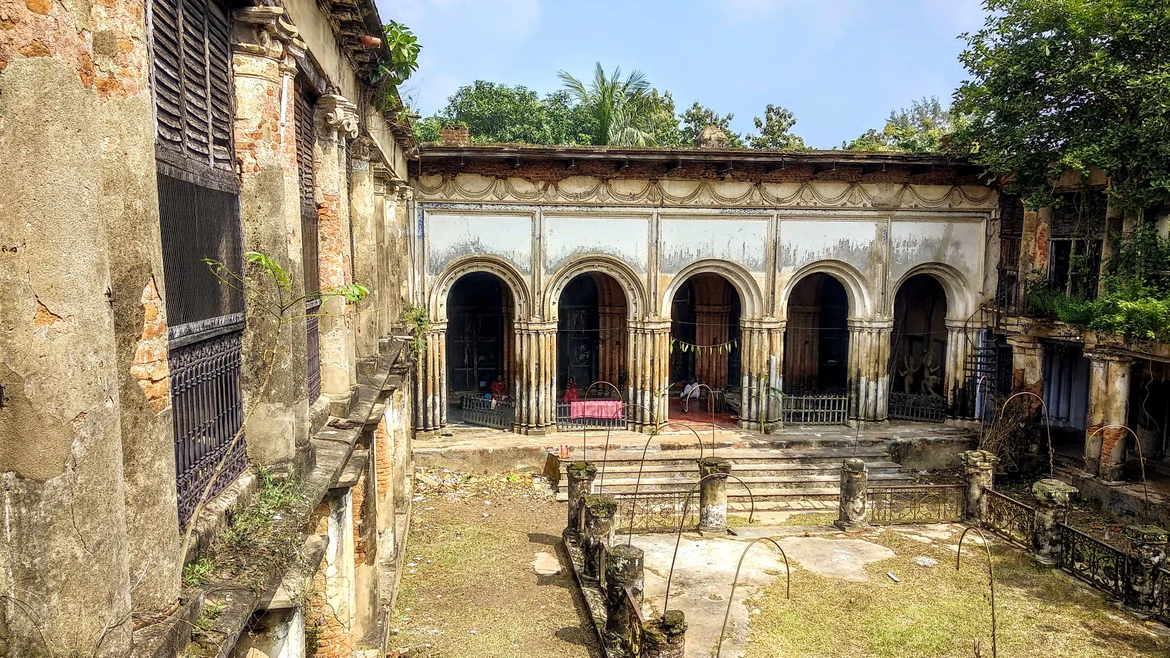 <i>Thakur dalan</i> of the Sukharia-Somra