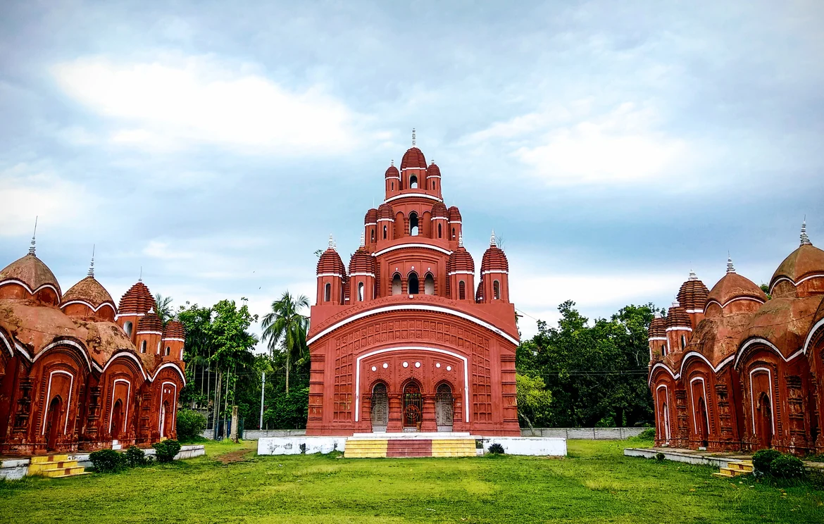 Ananda Bhairavi Temple of the Sukharia-Somra Mitra Mustafi family. The temple is crowned by 25 pinnacles