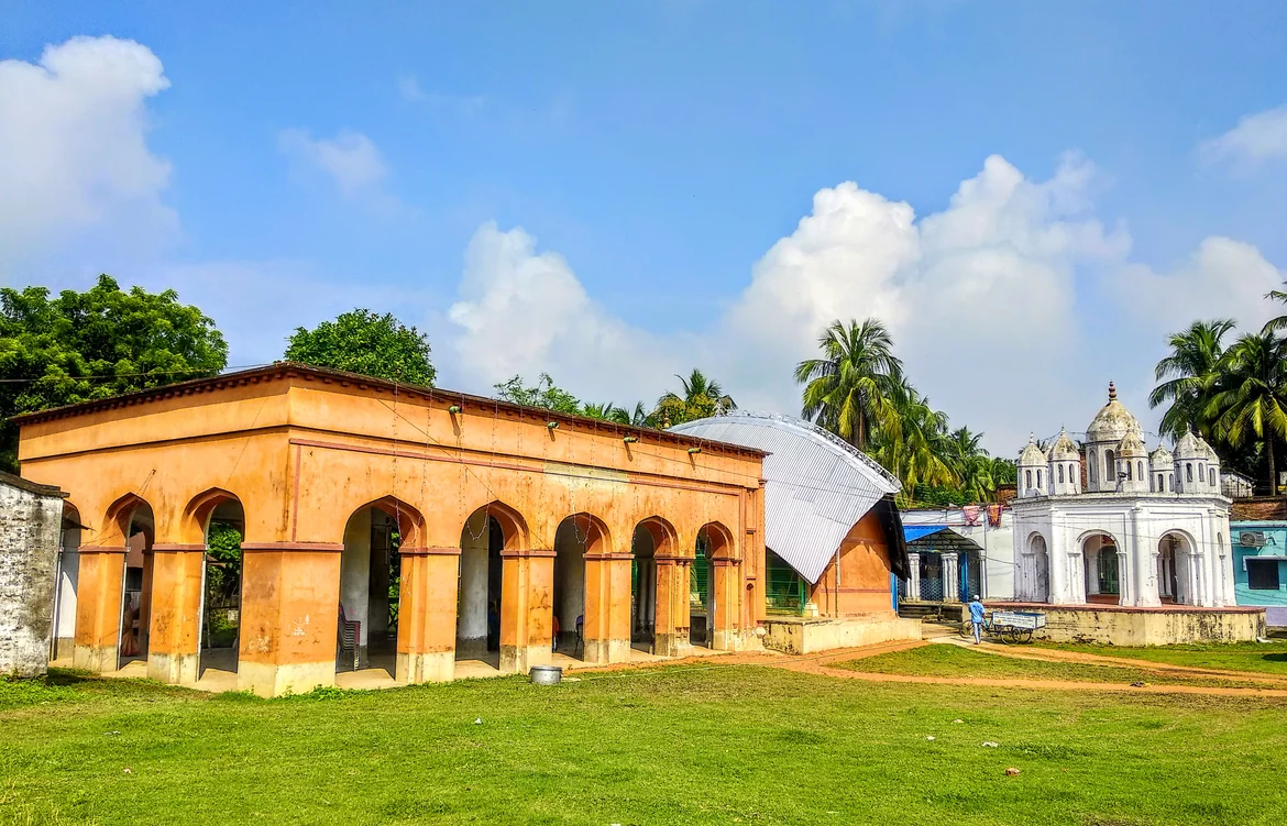 The white, octagonal Rash Mancha, wooden chandi mandap and nat mandir