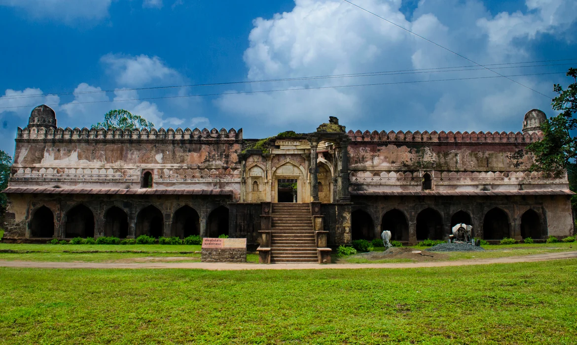 Front-view of Dilawar Khan’s Mosque