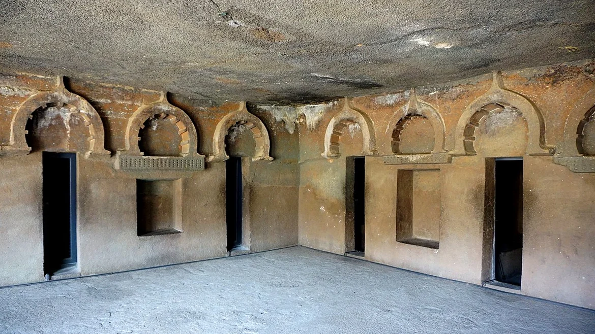 Vihara Cells, Cave 12