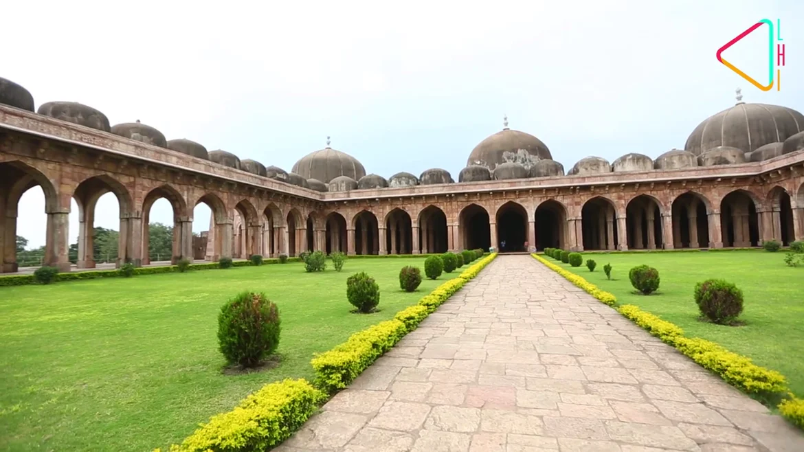 The domes at Jama Masjid
